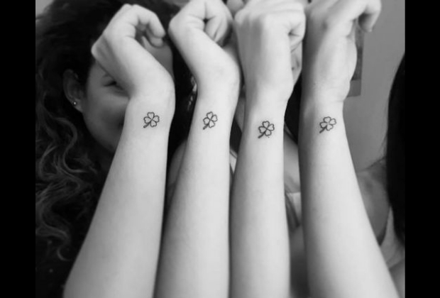 tatuagem de amigas delicada