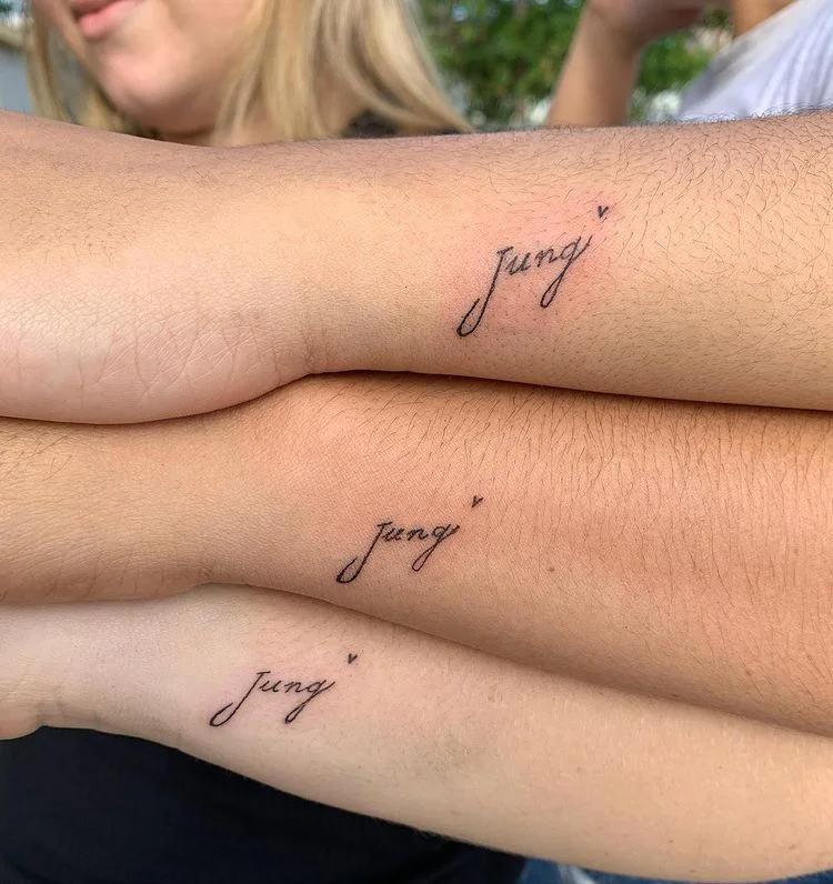 tatuagem de amigas com flores