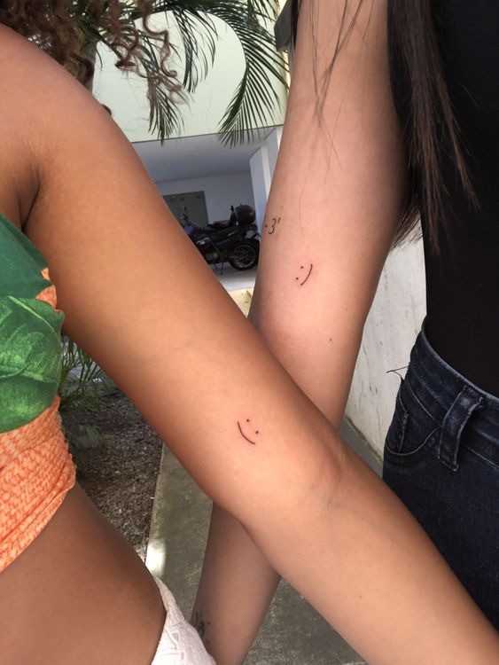 tatuagem de amigas com coração