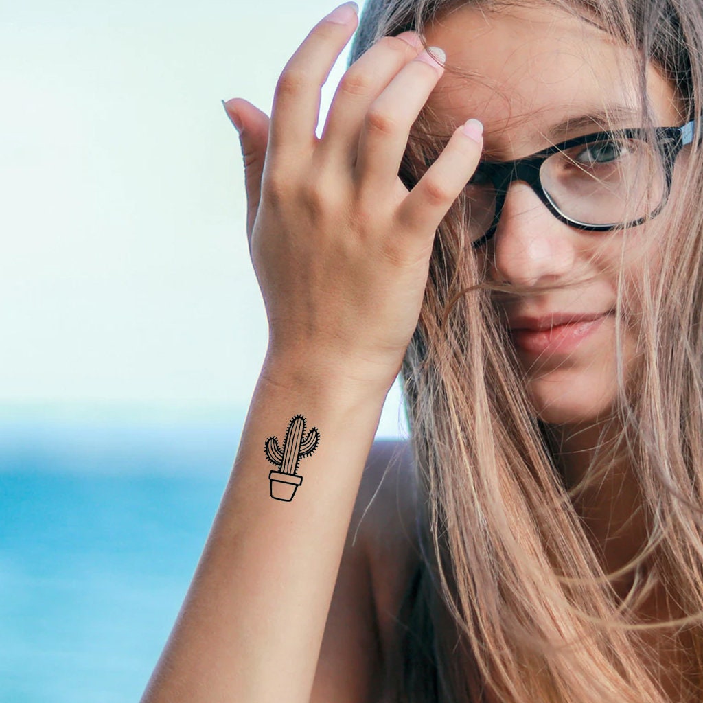 5 ideias de títulos:
1. Tatuagem de Cacto: Desvendando os Significados Profundos
2. Estilos de Tatuagem de Cacto: Do Minimalista ao Tradicional
3. A Simbologia do Cacto na Pele: Força