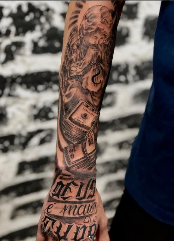 tatuagem de dinheiro na perna