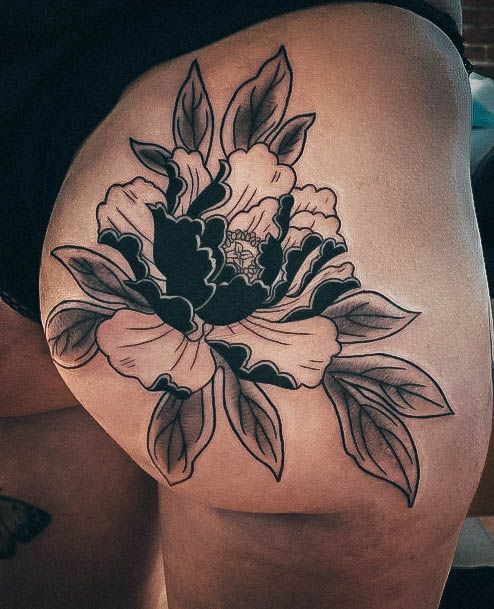 tatuador especialista tatuagem glúteo
