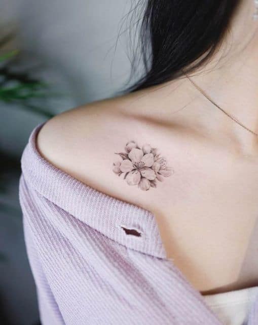 tatuagem de flor e borboleta