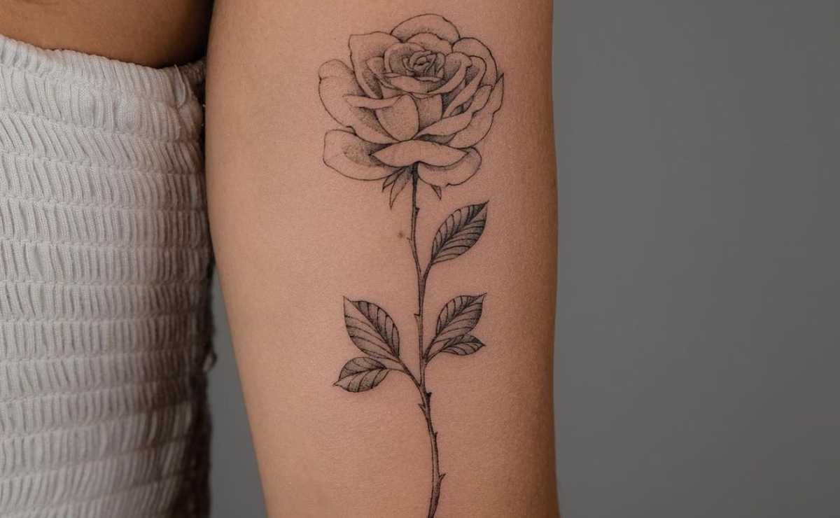tatuagem de girassol delicada