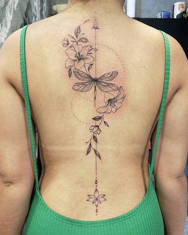 erros comuns ao fazer tatuagem de frase nas costas