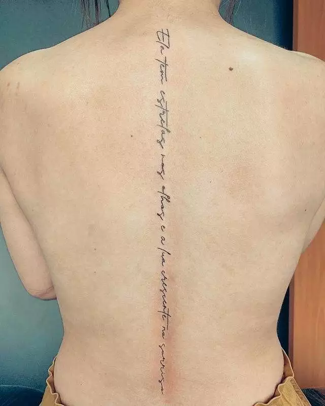 quanto custa uma tatuagem de frase nas costas