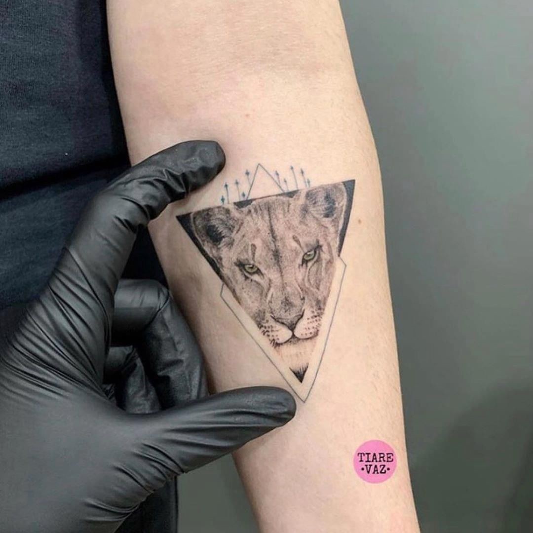 Tatuagem de Leoa: Símbolo de Força