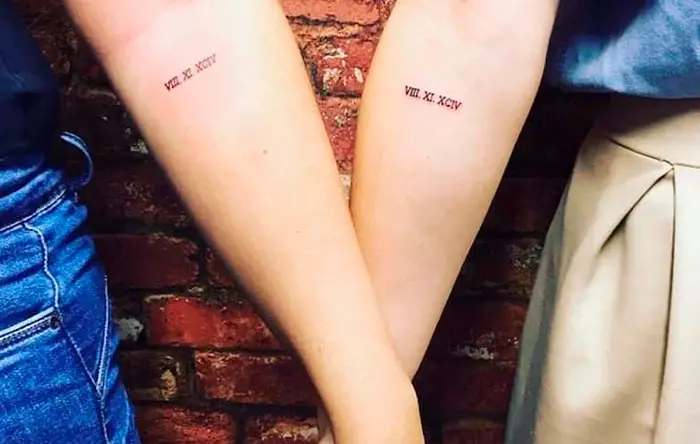 Tatuagem De Mãe E Filha Pequena