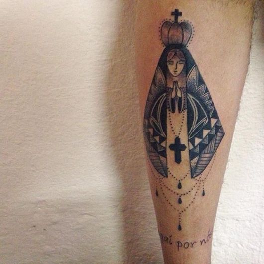 tatuagem pés nossa senhora serpente
