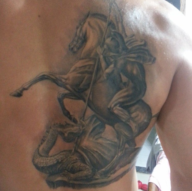 Tatuagem de São Jorge no Braço: Ideias e Designs