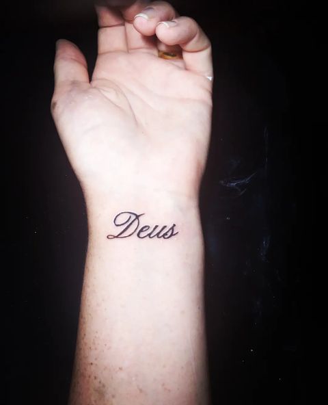 tatuagem religiosa feminina frases