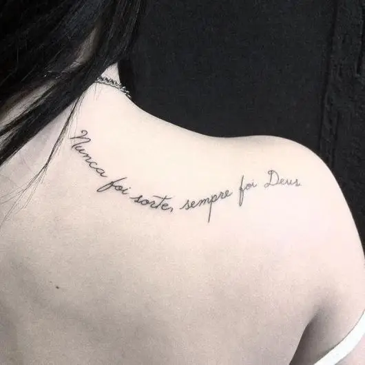 tatuagem deus feminina delicada