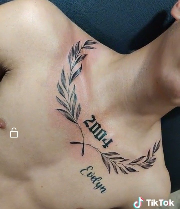 ideias de tatuagem feminina em cima do peito