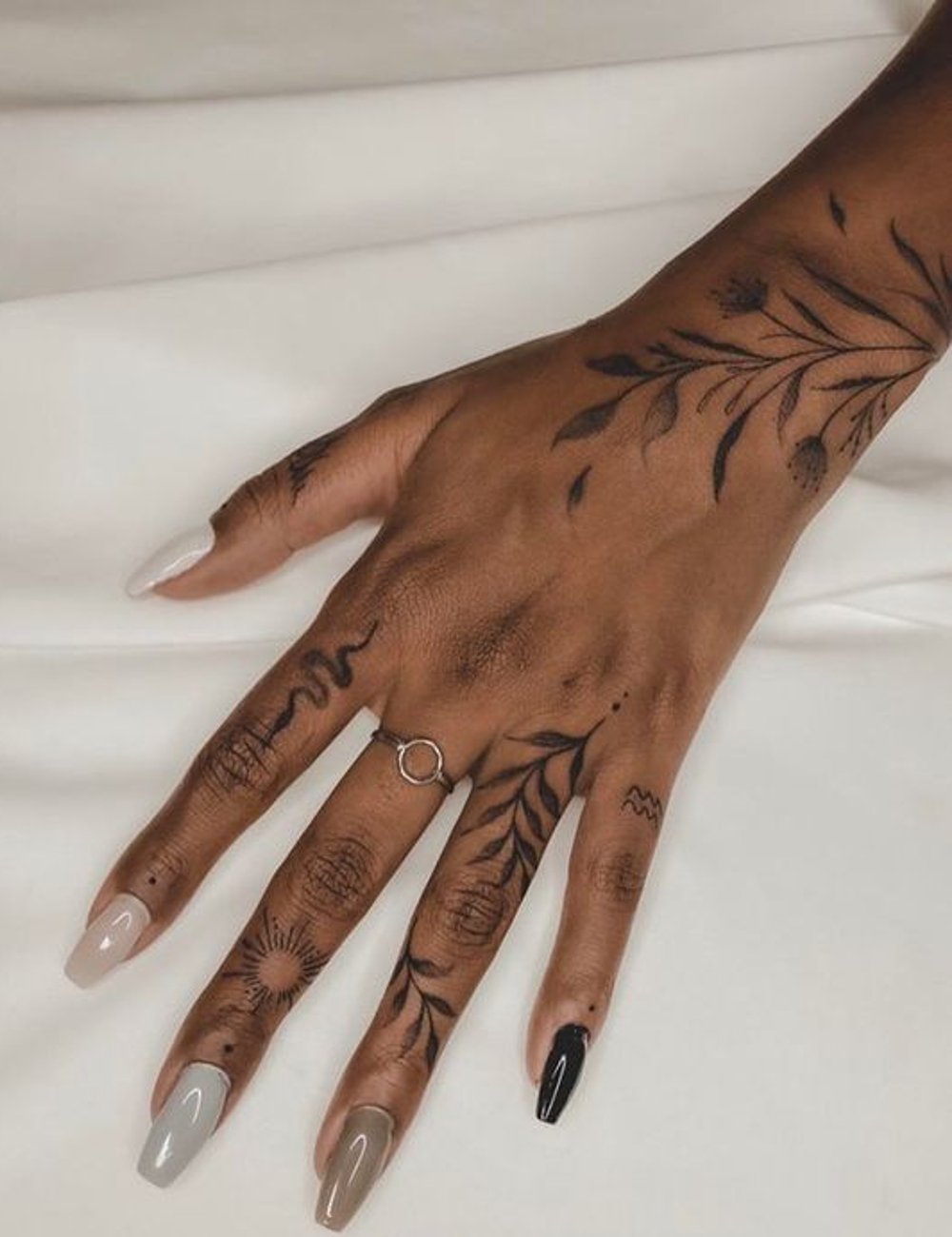 inspirações de tatuagem blackwork para pele negra