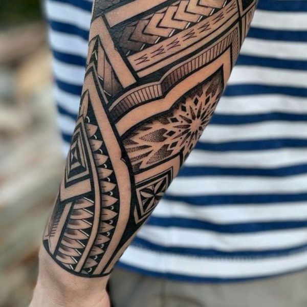 como evitar tatuagem torta no braço