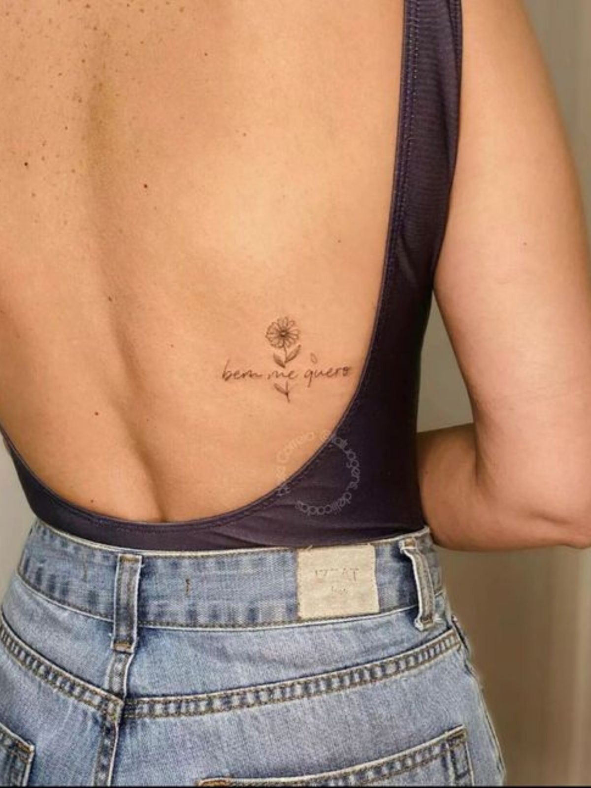 melhores frases para tatuagem escrita nas costas feminina