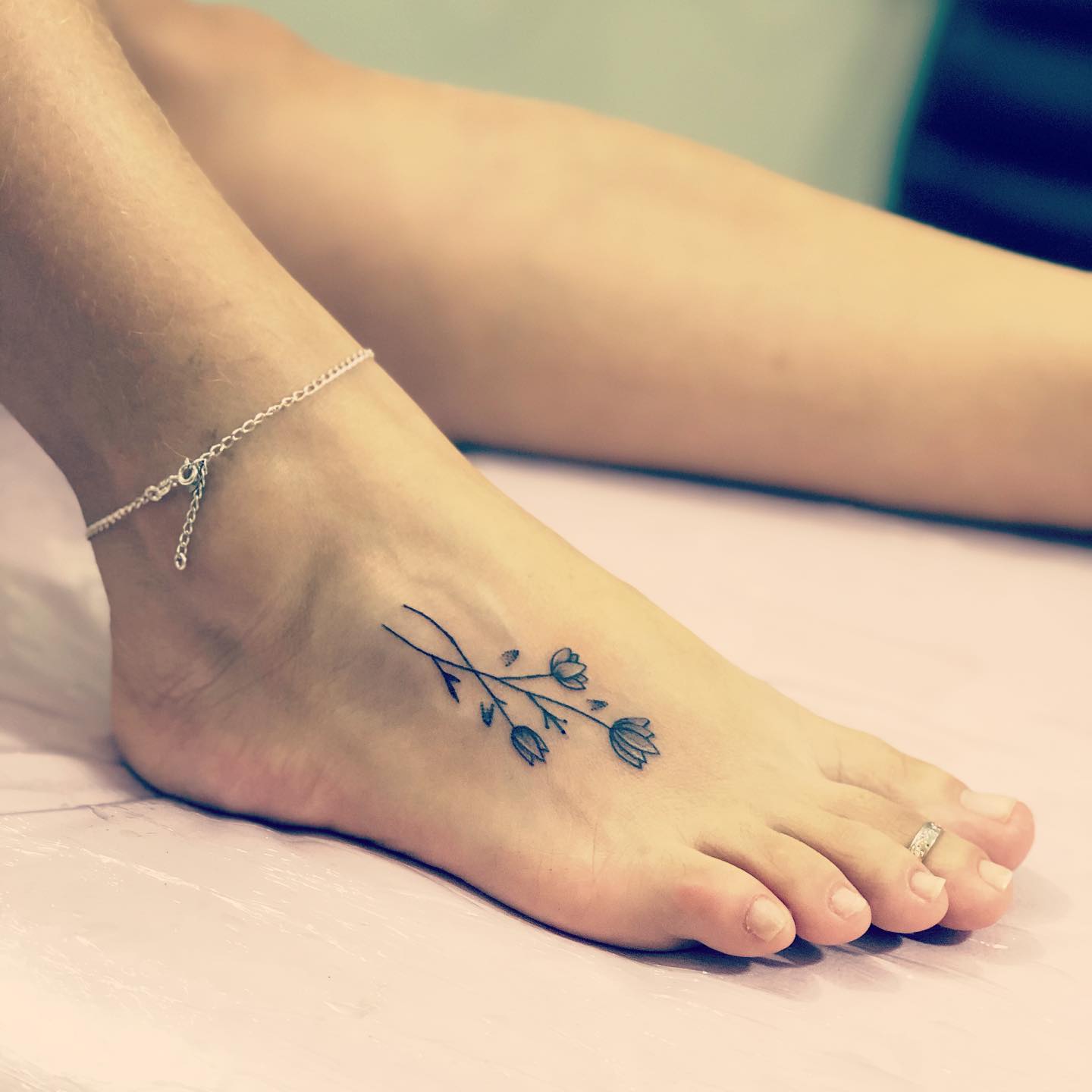 melhores inspirações tatuagem feminina delicada pé