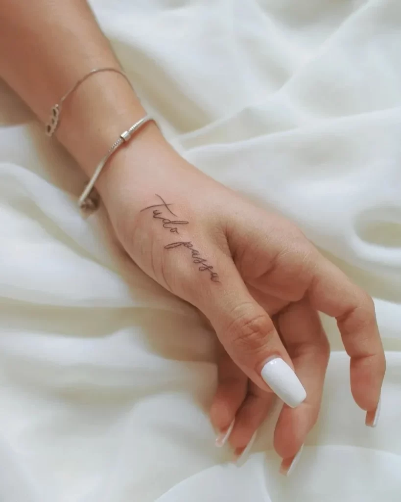 tatuagem minimalista estrela