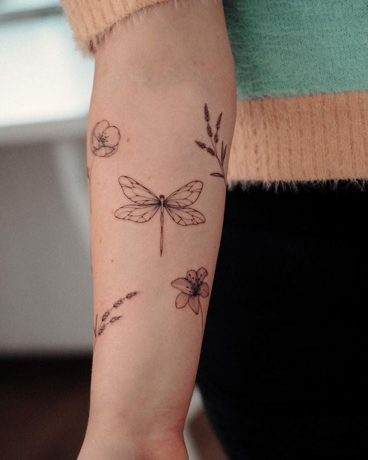 tatuagem minimalista preto e branco