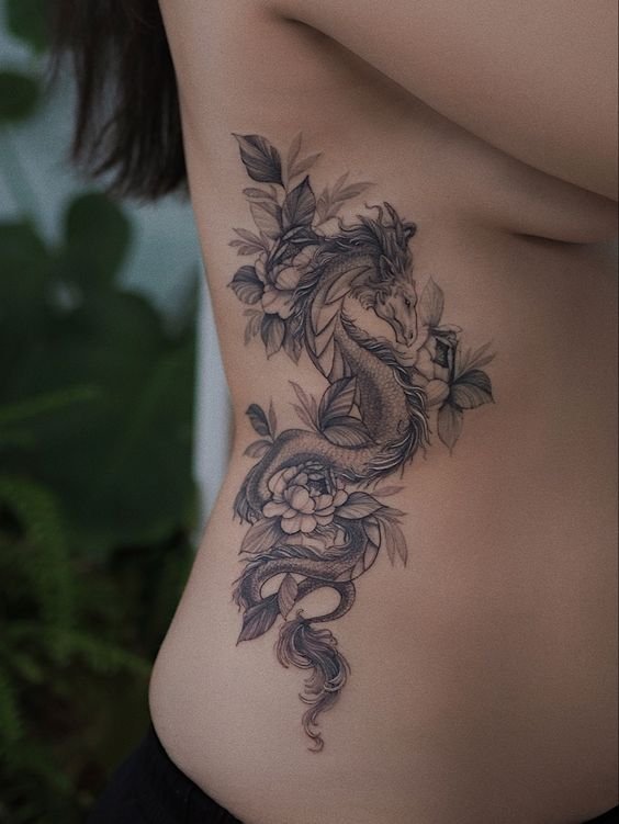 Tatuagem na costela: como minimizar a dor e escolher o desenho ideal