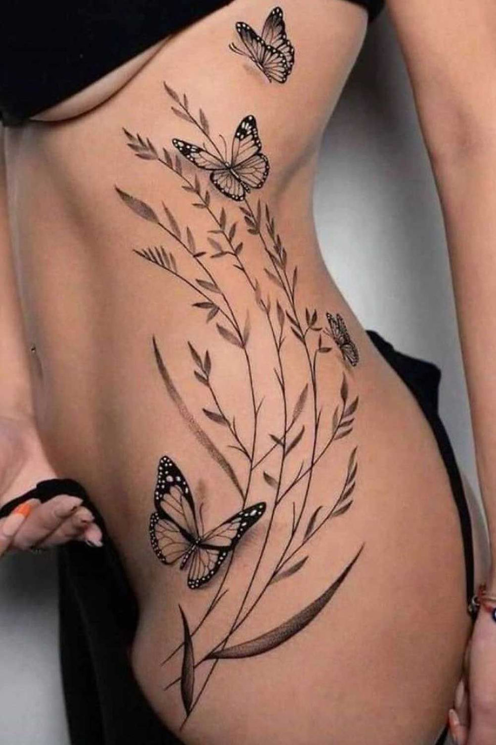 Tatuagem na costela: como minimizar a dor e escolher o desenho ideal