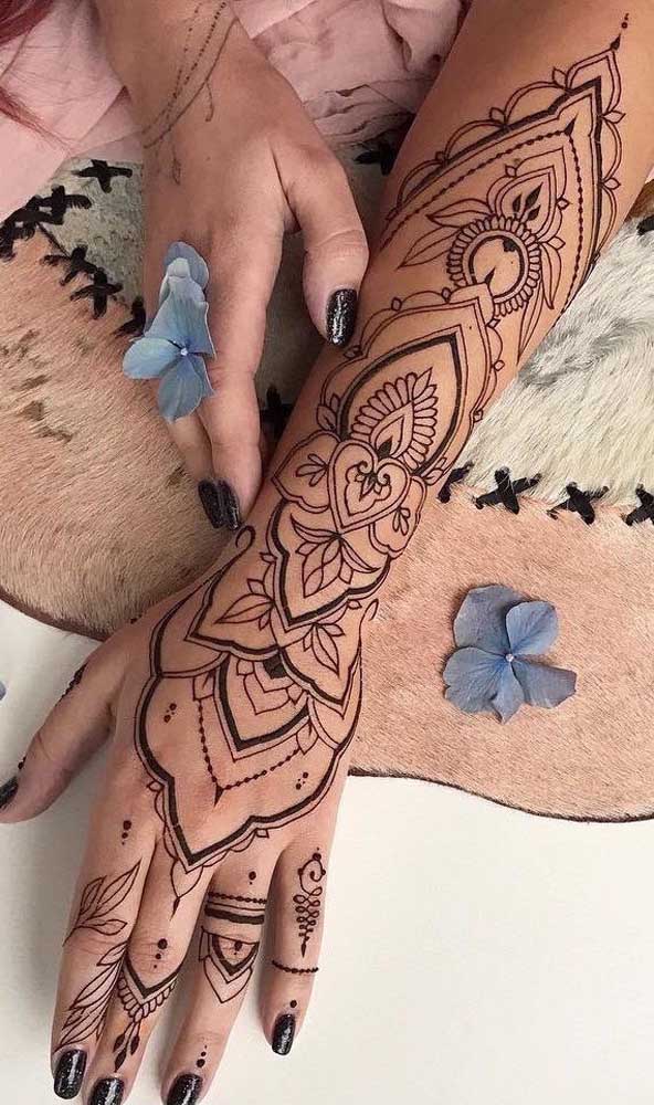 ideias tatuagem feminina mao pequena delicada