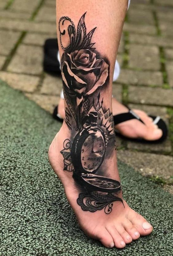 tatuagem feminina na perna