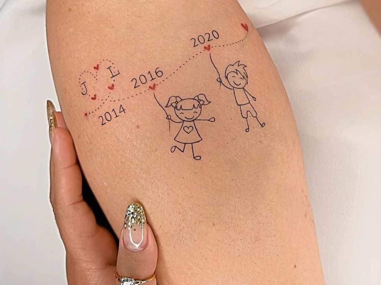 tatuagem feminina no braco filhos