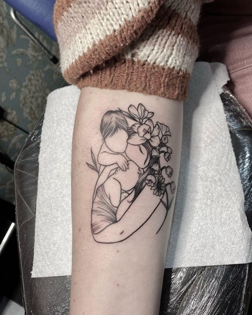tatuagem feminina no braco filhos