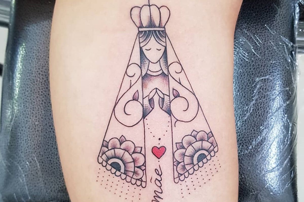 tatuagem nossa senhora aparecida delicada no pulso