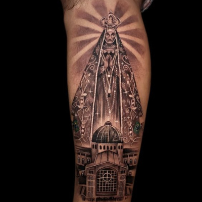 tatuagem feminina nossa senhora aparecida