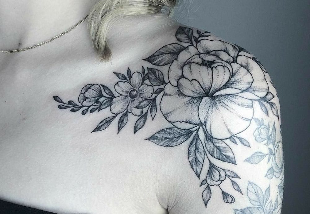 Tatuagem de Flor no Ombro: Guia Completo de Estilos e Significados