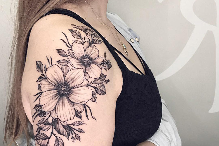 Dor e Cuidados com a Tatuagem no Ombro: O Que Você Precisa Saber