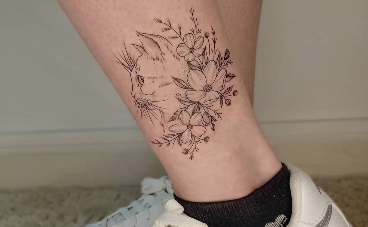 ideias de tatuagem feminina na perna para inspiração