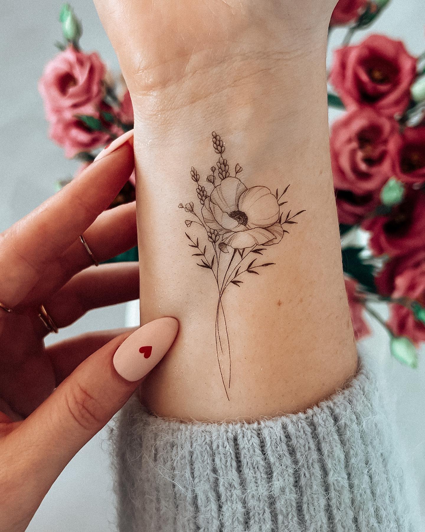 ideias tatuagem fineline braço feminino