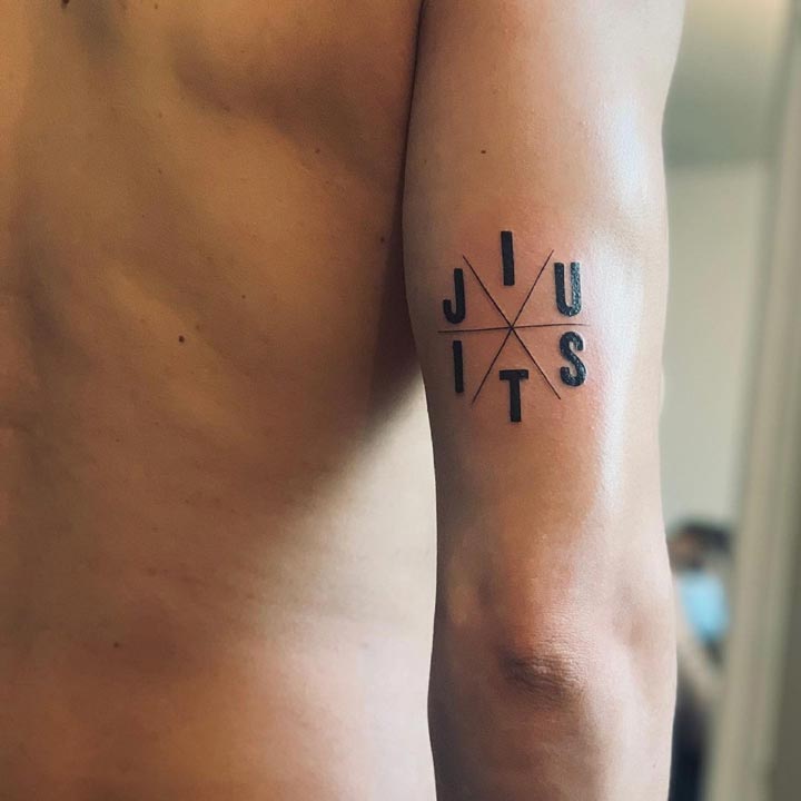 Triângulo ou Faixa: Qual Símbolo de Jiu Jitsu Você Vai Tatuar?
5. Tatuagem de Jiu Jitsu: Inspirações e Dicas para Evitar Problemas no Treino.