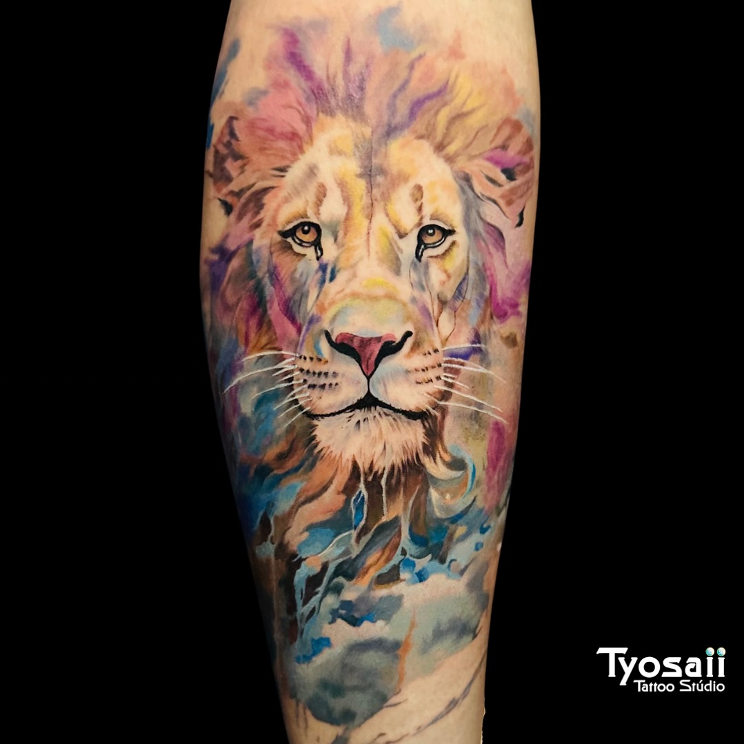 5 ideias de títulos:
1. Tatuagens de Jiu Jitsu: Símbolos que Contam sua Jornada na Arte Suave.
2. Do Tatame para a Pele: Os Significados por Trás das Tatuagens de Jiu Jitsu.
3. Jiu Jitsu Tatuado: Guia Completo de Símbolos e Cuidados Essenciais.
4. Cobra