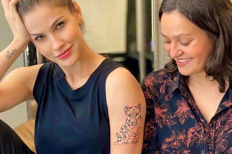 tatuagem mãe e filho leoa traço grosso