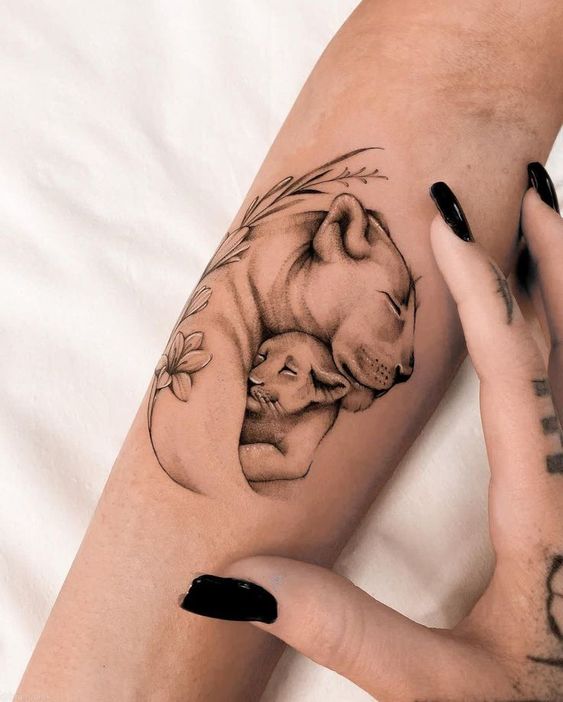 tatuagem leoa maternidade