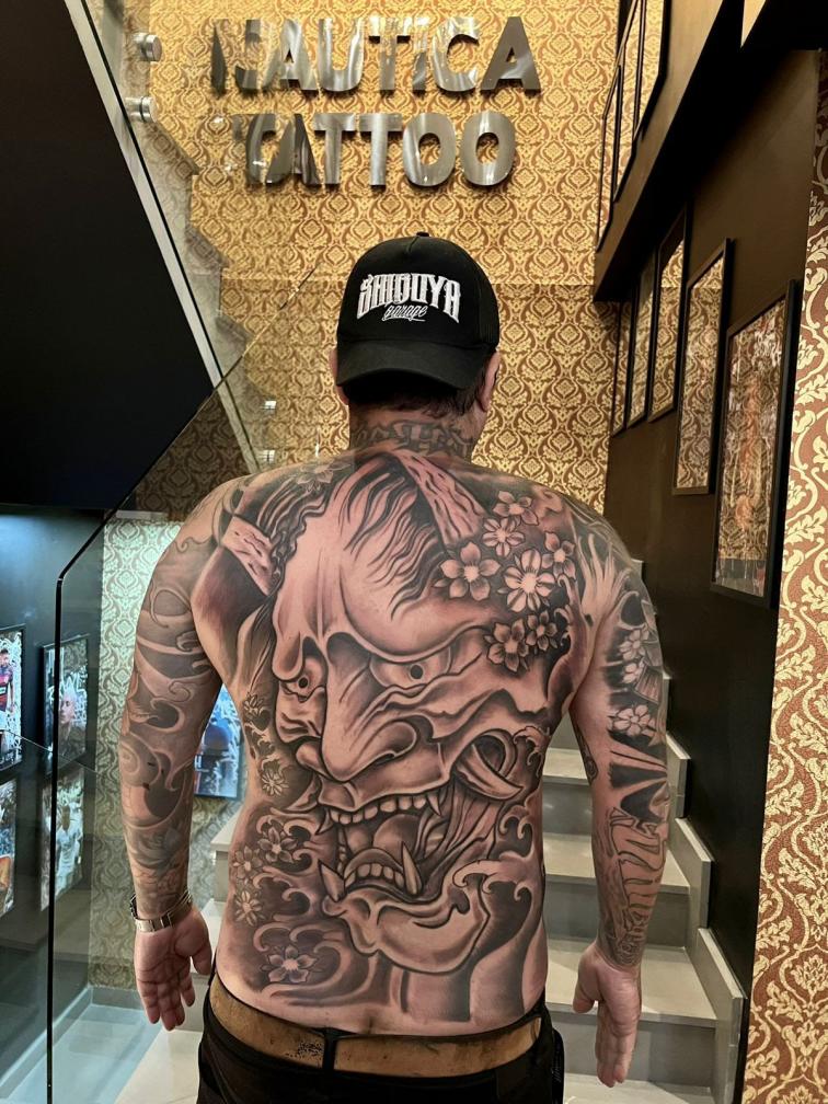 tatuagem costas vs braco qual doi mais