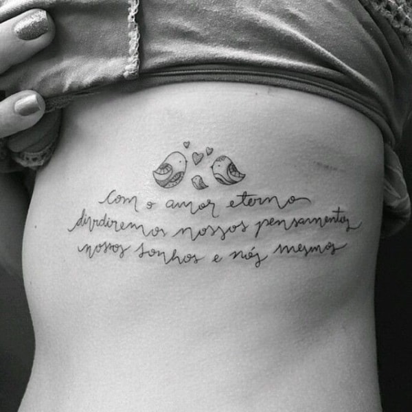 quanto custa uma tatuagem de frase na costela feminina