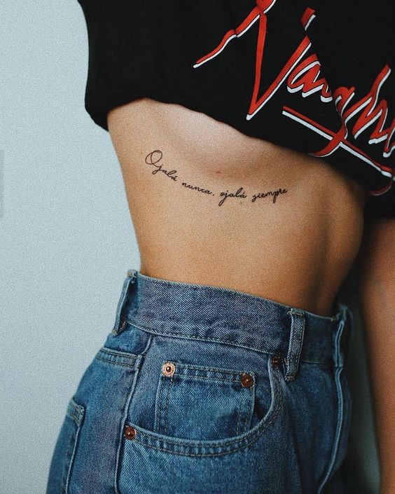 erros comuns ao fazer tatuagem na costela feminina