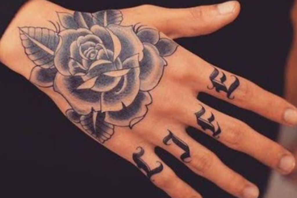 5 ideias de títulos para posts sobre tatuagens de flor na mão:
1. Tatuagem de Flor na Mão: Guia Completo de Significados e Estilos
2. As Melhores Ideias de Tatuagem Floral para Mãos Delicadas
3. Dor e Cuidados: Tudo Sobre Tatuagens de Flores na Mão
4. Tatuagem de Rosa na Mão: Simbolismo e Inspirações
5. Tendências em Tatuagem Floral para Mãos: Designs que Encantam