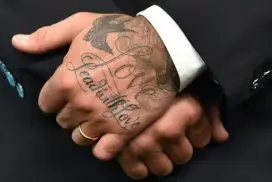 tatuagem na mao delicada