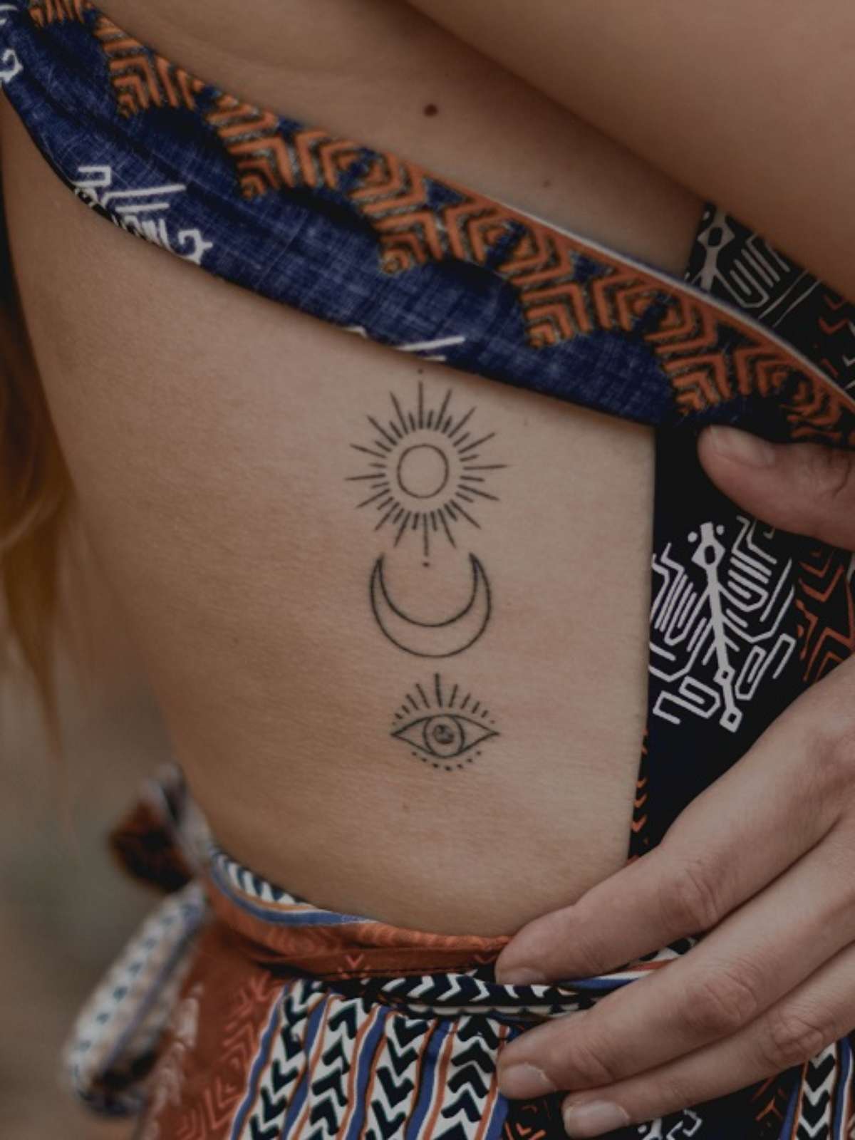 ideias de tatuagem religiosa masculina nas costas com anjos