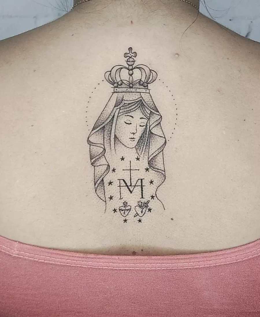 tatuagem de São Miguel Arcanjo nas costas masculina estilo realismo