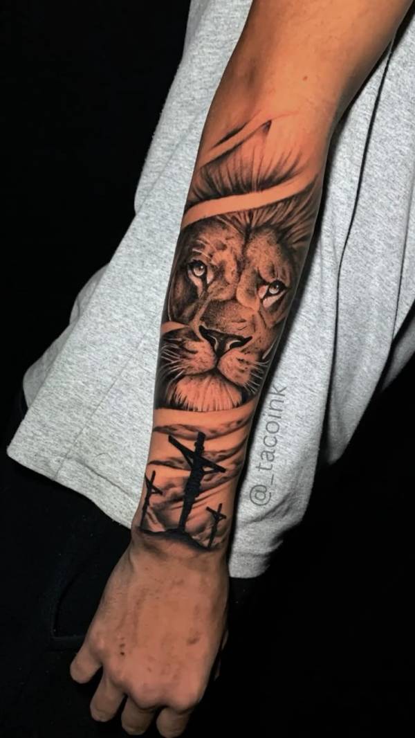 tatuagem braço fechado