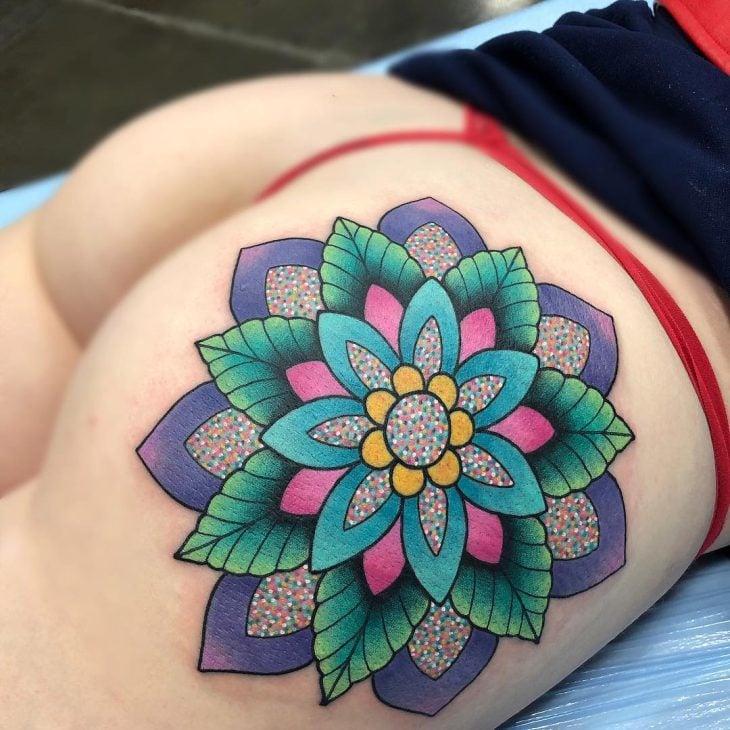 ideias tatuagem bumbum feminina delicada