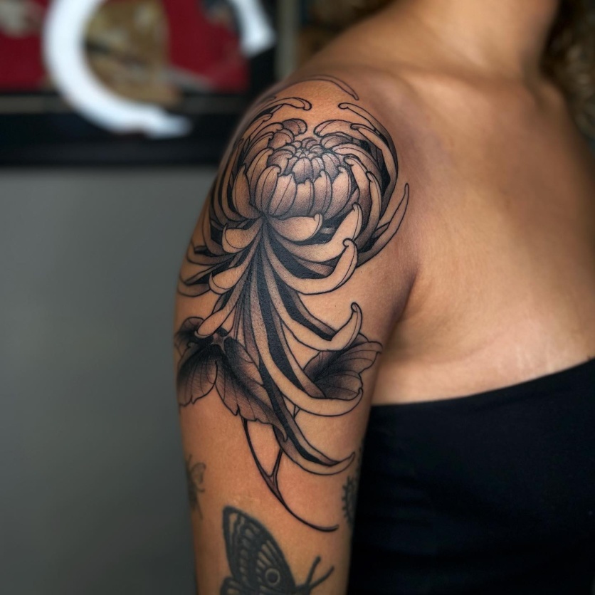 quanto custa uma tatuagem no colo feminina