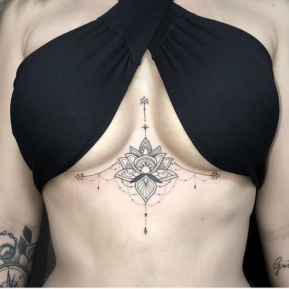 tatuagem no osso do peito